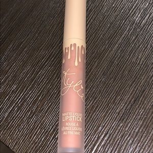 Kylie matte liquid lipstick- Shade: NAKED
